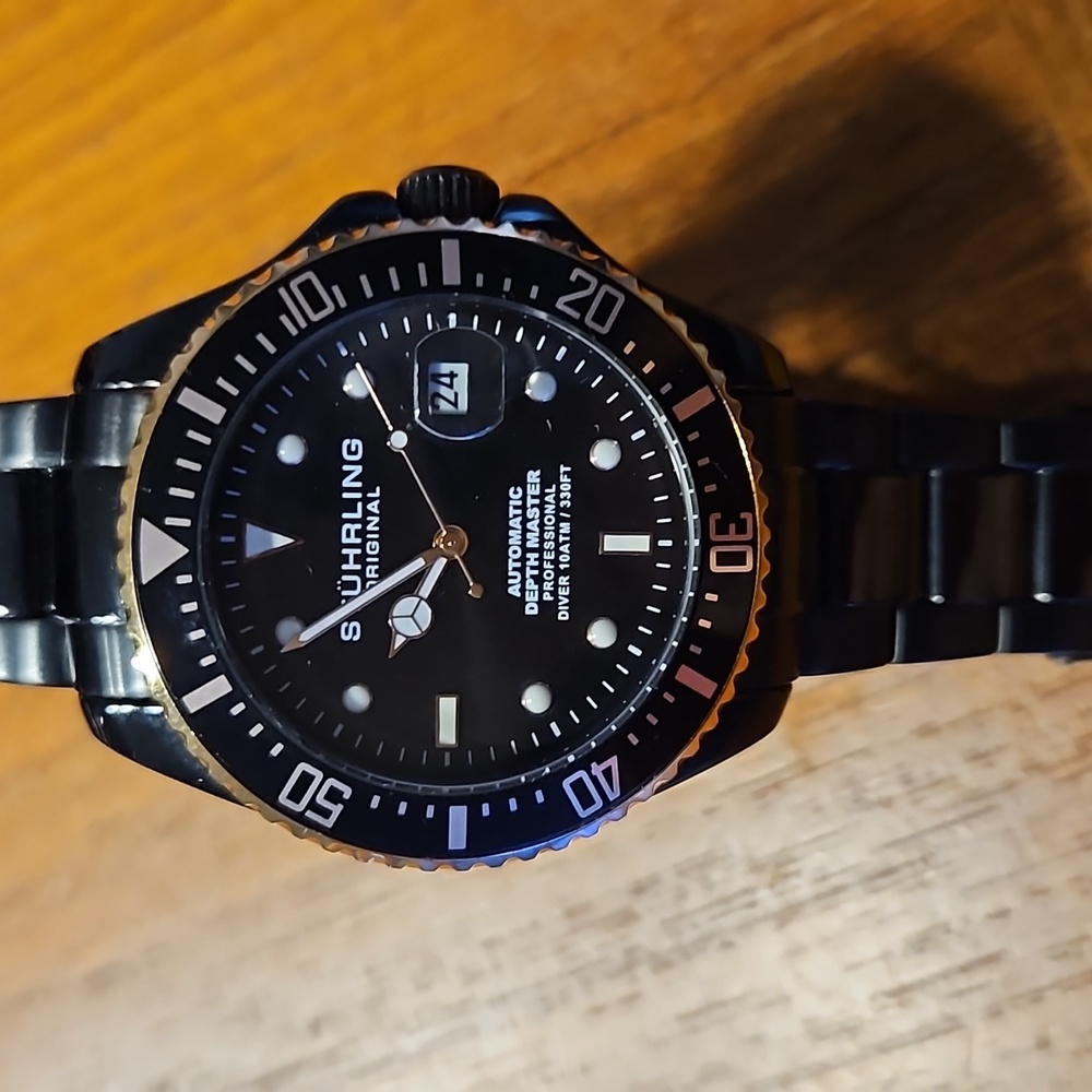 Pre-owned men's watch